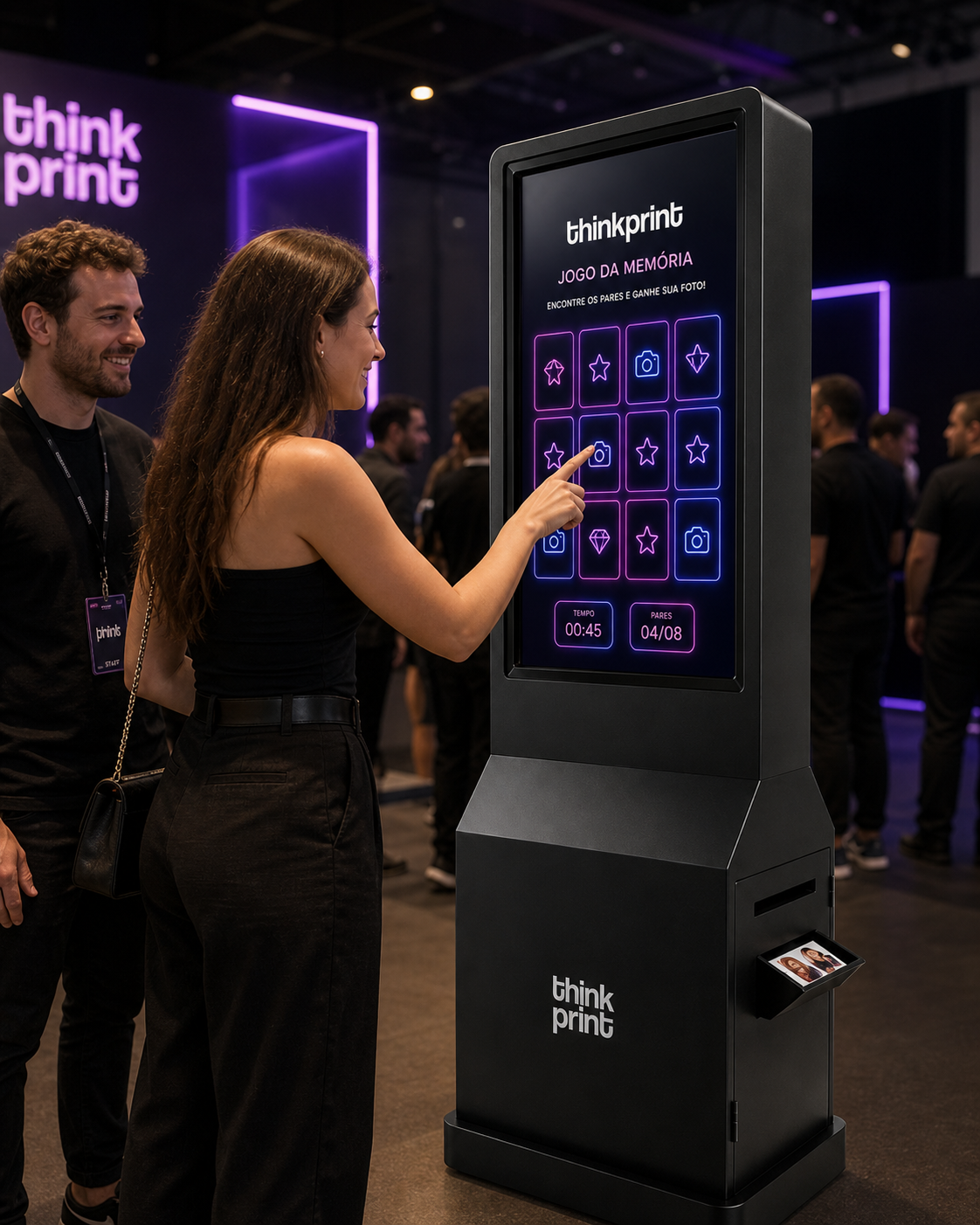 Totem integrado ao stand de patrocinador em evento